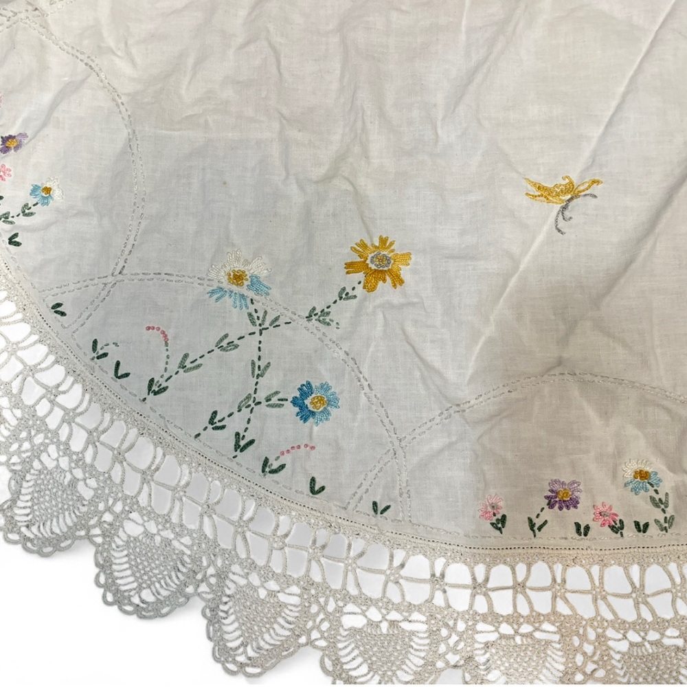 Vintage Floral Embroidered Dresser Scarf Doily‎ Round Tablecloth Crochet Trim - Picture 2 of 7